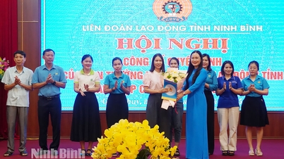 Giao Thuy Commune ٹریڈ یونین کے قیام کے فیصلے کا اعلان
