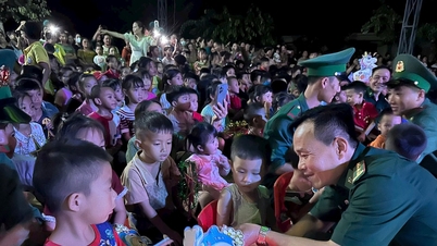 Penjaga Perbatasan Nghe An menyelenggarakan program "Perbatasan - Festival Bulan Purnama 2025" untuk anak-anak di daerah perbatasan