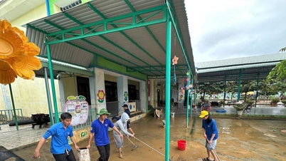 Peste 1.500 de membri de sindicat, tineri și studenți din Da Nang ajută oamenii să depășească consecințele inundațiilor.