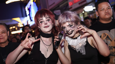 As ruas de pedestres Nguyen Hue e Bui Vien "desabaram" na noite de Halloween.