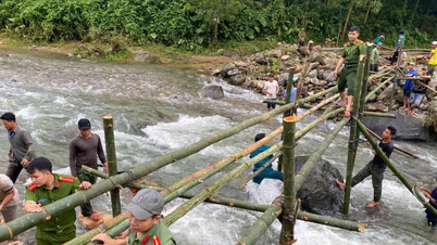 Quang Ngai: Újjáépítették a bambuszhidat, 34 háztartás menekült meg a szétválásból