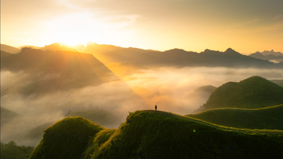 Пагорб Ба Куанг посеред гірського лісу Као Банг охоплює сезон палаючої трави.