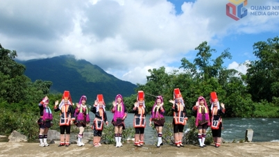 Las minorías étnicas de la comuna de Duong Hoa se unen para construir nuevas zonas rurales.