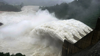 Flomfare på flom, Da Nang ber vannkraftverk om å slippe ut flommen fra i morges, 1. november