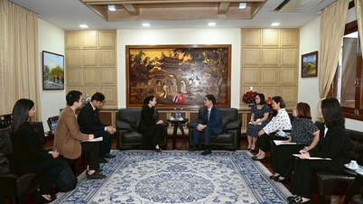 Duta Besar Pham Viet Hung menerima Presiden Persatuan Bola Sepak Thailand