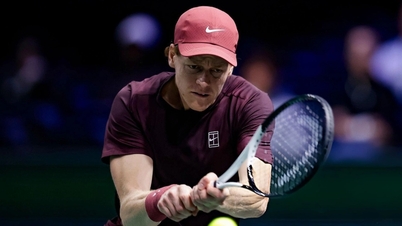 Sinner îl va înfrunta pe campionul en-titre, Zverev, în semifinalele turneului Masters de la Paris