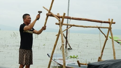 Mobile huts in Dau Tieng Lake
