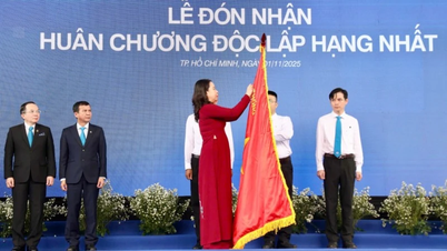 Phó Chủ tịch nước trao Huân chương Độc lập hạng Nhất cho Bệnh viện Thống Nhất