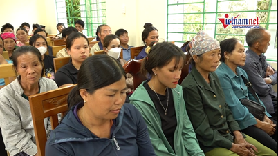 Biträdande minister Nong Thi Ha besökte och överlämnade gåvor till översvämningsoffren i Cao Bang och Lang Son.