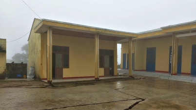 Sok nagy repedés jelent meg, egy iskola Tra Linh községben az összeomlás szélén áll.