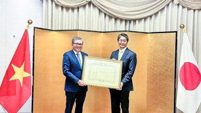 Bekas Pengerusi Jawatankuasa Hal Ehwal Luar Nguyen Van Giau telah dianugerahkan Order of the Rising Sun oleh Kerajaan Jepun.