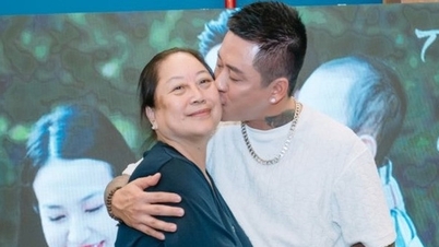 গায়ক তুয়ান হাং ইউরোপে দুটি শো বাতিল করেছেন, তার মা গুরুতর অসুস্থ থাকায় জরুরি ভিত্তিতে বাড়ি চলে গেছেন।