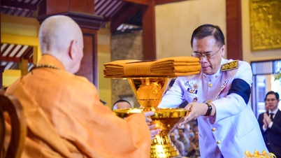 Högtidligt hölls den kungliga thailändska Kathina-mantelofferceremonin vid Viet Nam Quoc Tu-pagoden