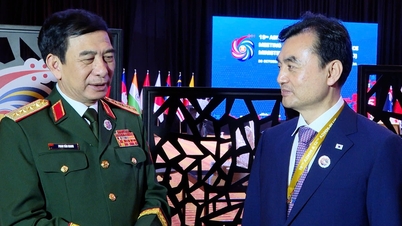 Generalul Phan Van Giang s-a întâlnit cu miniștrii Apărării din Coreea de Sud, Japonia și Australia.