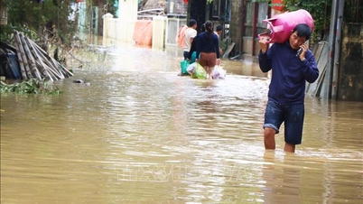 Ytterligare stöd på 100 miljarder VND till staden Hue för att återhämta skador orsakade av översvämningar