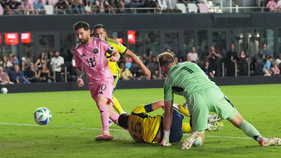 Messi viết tiếp câu chuyện huyền thoại