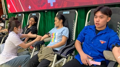 Sẻ chia những giọt máu hồng