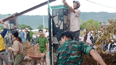 Bộ CHQS tỉnh Lâm Đồng huy động lực lượng khẩn cấp hỗ trợ người dân vùng lũ Tuy Phong