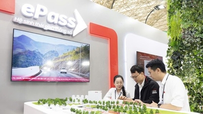 শরৎ মেলায় ভিয়েতেলের বুথ দর্শনার্থীদের আকর্ষণ করে