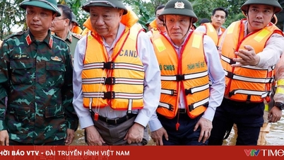Generalsekretär To Lam berichtet über die durch die Überschwemmungen verursachten Schäden für die Bevölkerung von Hue.