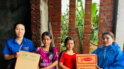 Sẻ chia giúp nhau vượt qua khó khăn