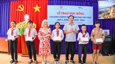 Trao học bổng VNSF học kỳ I tại xã Phan Ngọc Hiển