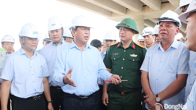 Minister of Construction Tran Hong Minh inspected the Bien Hoa - Vung Tau Expressway and Long Thanh Airport projects.