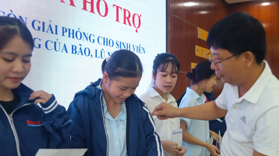 Báo SGGP hỗ trợ sinh viên ở Huế bị ảnh hưởng do mưa lũ