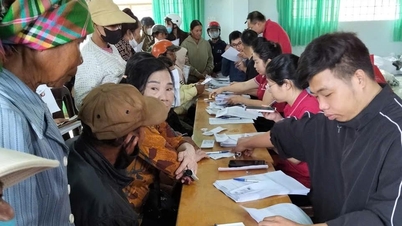 ڈاک فوئی کمیون: تقریباً 600 سماجی بہبود اور پنشنرز کو مفت بینک کارڈ کھولنے میں مدد فراہم کی جاتی ہے۔