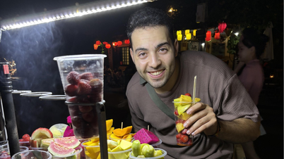 Um norte-africano cozinha arroz vietnamita com maestria, deixando internautas impressionados.