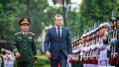 Jeneral Phan Van Giang mengadakan perbincangan dengan Setiausaha Perang AS