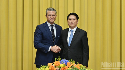 [Foto] President Luong Cuong mottar USAs krigsminister Pete Hegseth