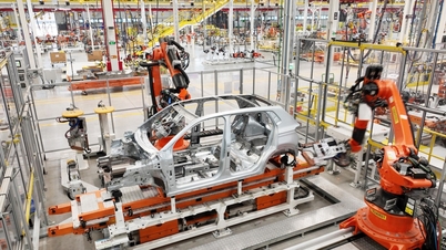 Meningkatkan peran industri pendukung menjadi industri strategis perekonomian.