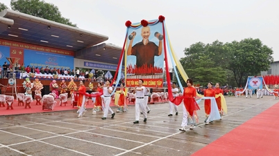 Quase 3.000 pessoas participaram do 1º Festival Esportivo do Bairro de Tung Thien.