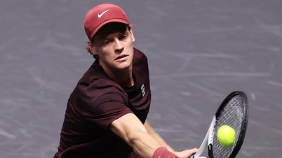 سنر نے الکاراز کی اے ٹی پی نمبر 1 پوزیشن سنبھالتے ہوئے پہلی بار پیرس ماسٹرز جیتا