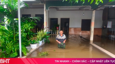 Nästan 5 400 hushåll i Ha Tinh är fortfarande isolerade av översvämningsvatten.