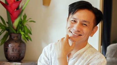 بازیگری که در ایفای نقش شاهزاده‌ها تخصص دارد: تقریباً ۵۰ ساله، هنوز با مادرش می‌خوابد، از تنهایی در پیری نمی‌ترسد