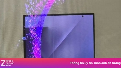 Fotografii reale ale smartphone-ului tripliant de la Samsung