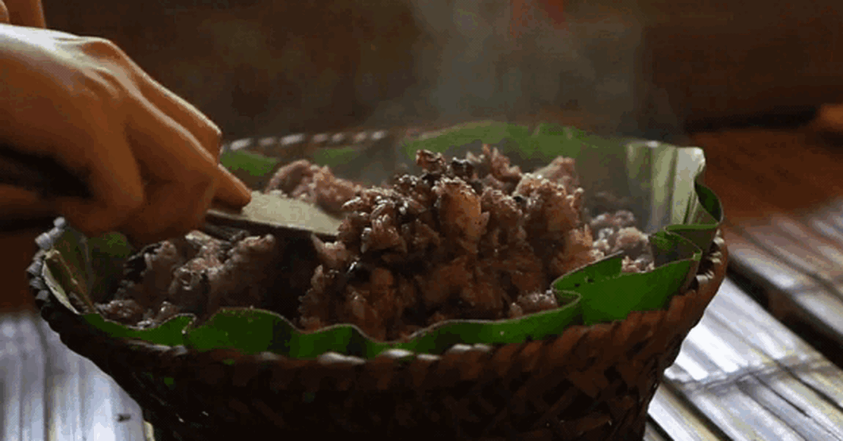 থাই নগুয়েনের তাই জাতির শরৎকালে পাওয়া যায় এমন বিশেষ আঠালো ভাতের খাবার।