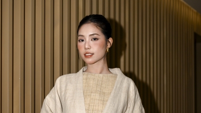 ستوان و نایب قهرمان مسابقه دختر شایسته ویتنام به خاطر نواختن گیتار و مدلینگ همزمان توجه‌ها را به خود جلب می‌کند.