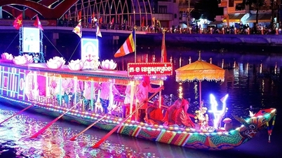 ความงามระยิบระยับของเรือ Ca Hau ในงานเทศกาล Ooc Om Boc