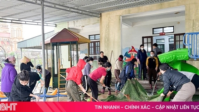 Khẩn trương vệ sinh trường lớp, sớm ổn định việc học sau mưa lũ