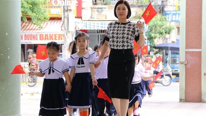 베트남 교사의 날을 기념하기 위한 실용적이고 효과적인 활동 조직