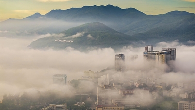 আজ সকালে, কুই নহন সমুদ্র সৈকত শহরটি কুয়াশার মধ্যে 'স্বপ্নময়'