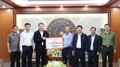 จังหวัดด่งนายสนับสนุนเงิน 12,000 ล้านดองให้กับจังหวัดฟู้เถาะเพื่อบรรเทาผลกระทบจากภัยพิบัติทางธรรมชาติ