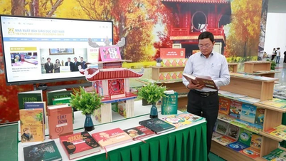 نشان انتشارات آموزش ویتنام در فضای "فصل طلایی دانش"