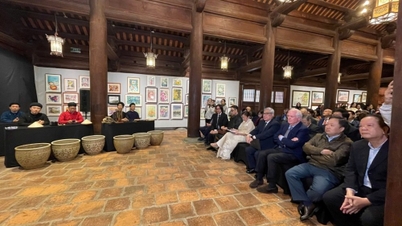 Dialog Timur-Barat di Kuil Sastra - Menyarankan nilai warisan pendidikan dalam periode integrasi