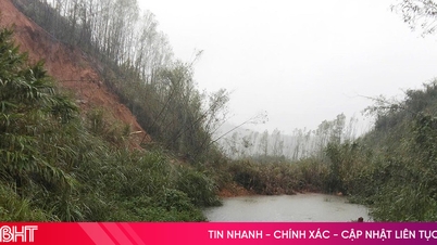 ভারী বৃষ্টিপাতের ফলে অনেক জায়গায় ভূমিধস এবং বন্যা দেখা দিয়েছে, কে গো হ্রদ উপচে পড়ছে