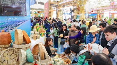 ກໍ່ສ້າງ​ພື້ນຖານ​ການ​ຄ້າ​ຂອງ​ປະ​ເທດ​ຊາດ