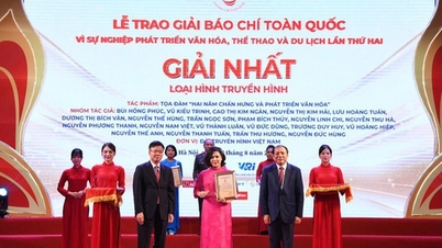 Penghargaan Pers Nasional Ketiga "Atas Nama Pengembangan Budaya Vietnam"